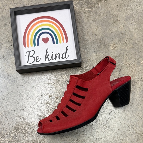 * Munro Red Slingback Heels - Picture 2 of 9